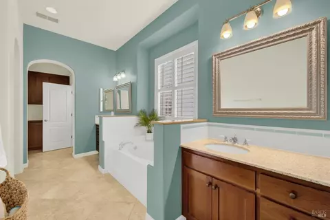 Bath - 1821 Landmark Dr, Vallejo, CA 94591 photo 5 of 7