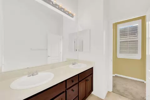 Bath - 1821 Landmark Dr, Vallejo, CA 94591 photo 7 of 7