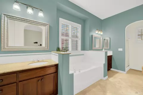 Bath - 1821 Landmark Dr, Vallejo, CA 94591 photo 2 of 7
