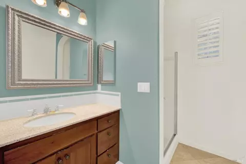 Bath - 1821 Landmark Dr, Vallejo, CA 94591 photo 4 of 7