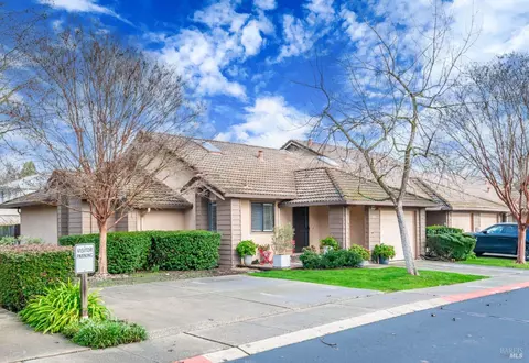 886 Professional Dr, Napa, CA 94558 photo 4