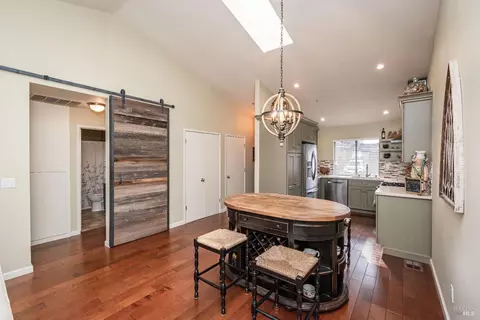 886 Professional Dr, Napa, CA 94558 photo 8