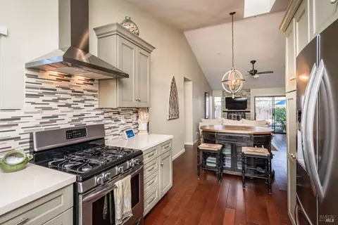 886 Professional Dr, Napa, CA 94558 photo 13