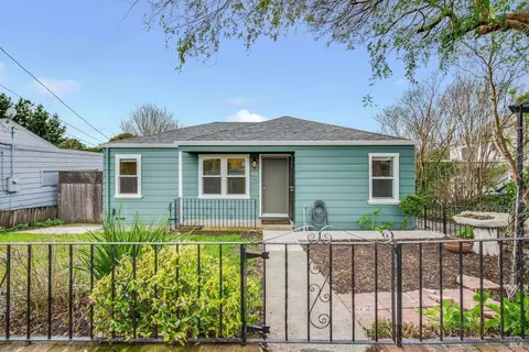 290 Oak St, Penngrove, CA 94951
