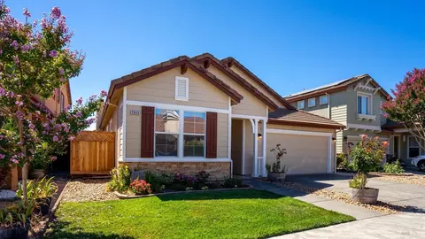 7664 8th Hole Dr, Windsor, CA 95492 photo 2