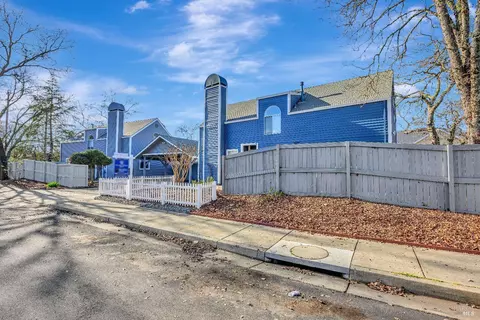 8640-8644 Old Redwood Hwy, Windsor, CA 95492