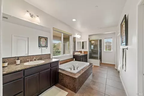 Bath - 4401 Avondale Cir, Fairfield, CA 94533 photo 4 of 6