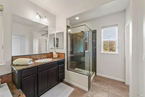 Bath - 4401 Avondale Cir, Fairfield, CA 94533 photo 5 of 6