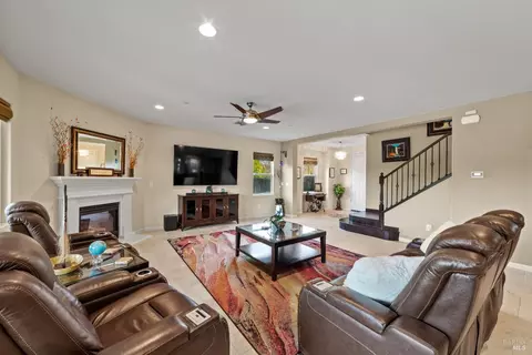 Living - 4401 Avondale Cir, Fairfield, CA 94533 photo 4 of 6