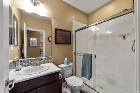 Bath - 4401 Avondale Cir, Fairfield, CA 94533 photo 1 of 6