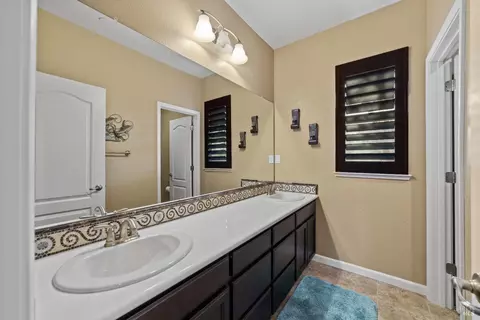Bath - 4401 Avondale Cir, Fairfield, CA 94533 photo 2 of 6