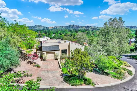161 Oak Hill Ct, Vacaville, CA 95688