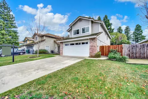 284 Regency Cir, Vacaville, CA 95687 photo 2