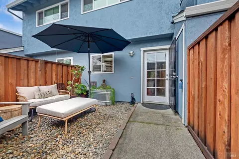 639 Racquet Club Cir, Rohnert Park, CA 94928