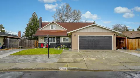 256 Livingston Ave, Vacaville, CA 95687