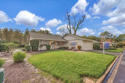 427 Meadowgreen Dr, Santa Rosa, CA 95409