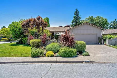 20704 Meadow Dr, Sonoma, CA 95476