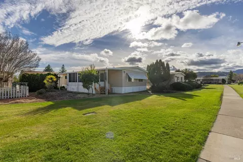 60 Hacienda Dr, Napa, CA 94558