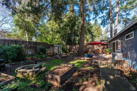 Exterior - 522 S Spring St, Ukiah, CA 95482 photo 5 of 7