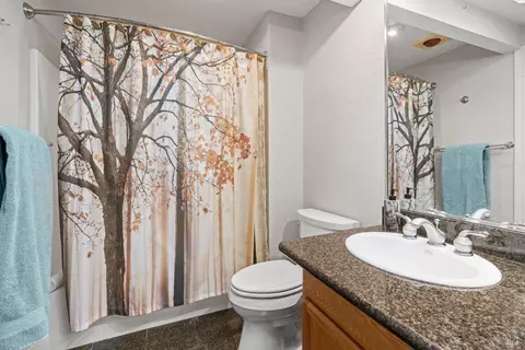 Bath - 522 S Spring St, Ukiah, CA 95482 photo 3 of 3