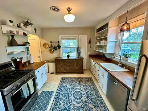471 E J St, Benicia, CA 94510 photo 17