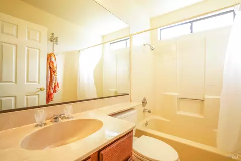 Bath - Undisclosed, Petaluma, CA 94954 photo 3 of 6