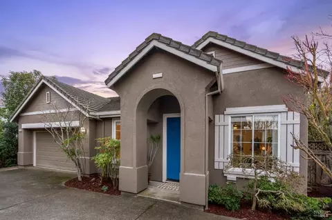 276 Cambridge Ln, Petaluma, CA 94952