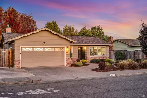 441 Pleasant Hill Ave N, Sebastopol, CA 95472