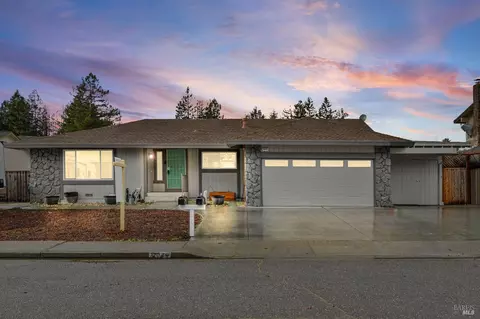 6049 Dawn Dr, Rohnert Park, CA 94928
