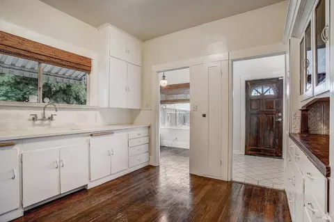 Kitchen - 615 Kentucky St, Vallejo, CA 94590 photo 3 of 5