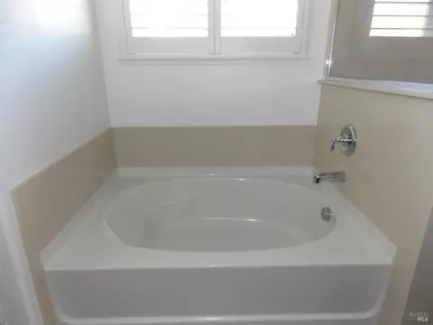 Bath - 1717 Devin Dr, Petaluma, CA 94954 photo 10 of 12