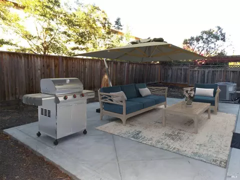 Exterior - 1717 Devin Dr, Petaluma, CA 94954 photo 6 of 8