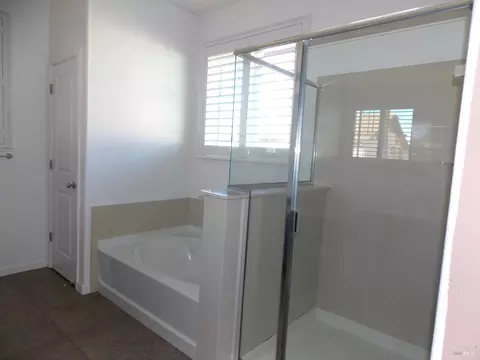 Bath - 1717 Devin Dr, Petaluma, CA 94954 photo 7 of 12