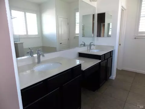 Bath - 1717 Devin Dr, Petaluma, CA 94954 photo 6 of 12