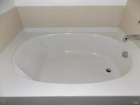 Bath - 1717 Devin Dr, Petaluma, CA 94954 photo 11 of 12