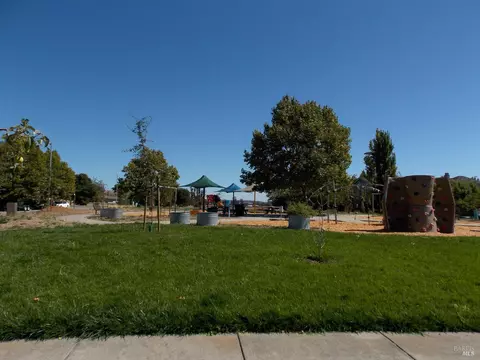 Exterior - 1717 Devin Dr, Petaluma, CA 94954 photo 7 of 8