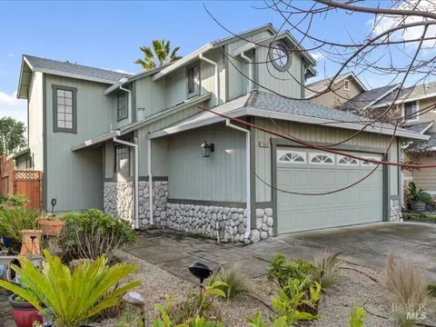 7645 Melody Dr, Rohnert Park, CA 94928