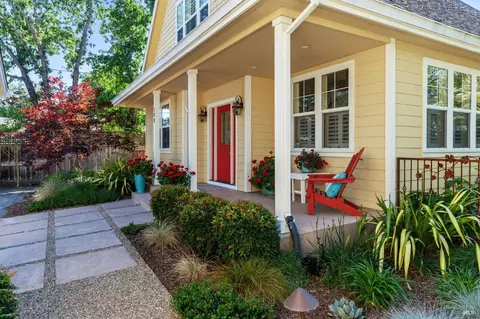 908 Hunt Ave, Saint Helena, CA 94574