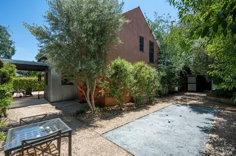 1670 Spring St, Saint Helena, CA 94574