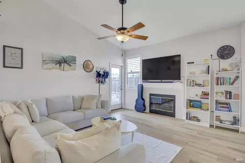 885 Turquoise St, Vacaville, CA 95687 photo 9