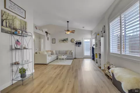 885 Turquoise St, Vacaville, CA 95687 photo 4