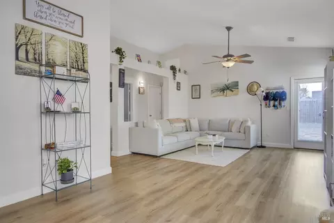 885 Turquoise St, Vacaville, CA 95687 photo 3