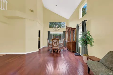 Dining - 280 Bantry Dr, Vacaville, CA 95688 photo 2 of 5