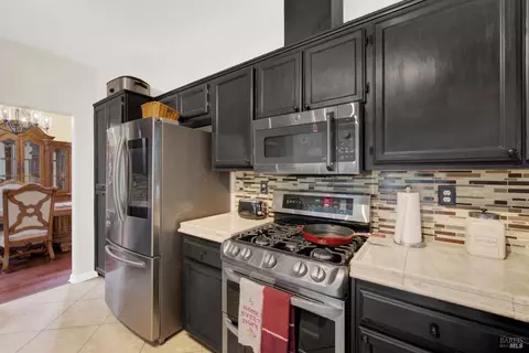 Kitchen - 280 Bantry Dr, Vacaville, CA 95688 photo 4 of 12