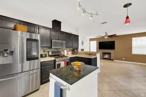 Kitchen - 280 Bantry Dr, Vacaville, CA 95688 photo 2 of 12