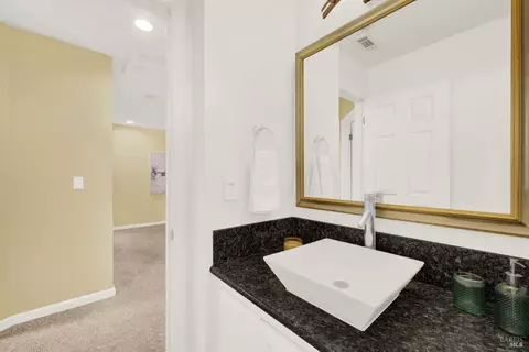 Bath - 280 Bantry Dr, Vacaville, CA 95688 photo 3 of 8