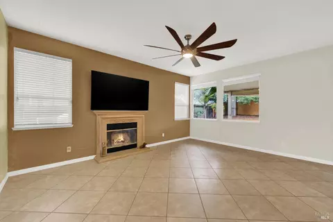 Living - 280 Bantry Dr, Vacaville, CA 95688 photo 5 of 9