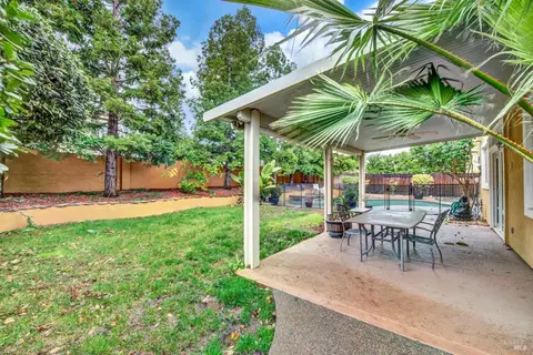 Exterior - 280 Bantry Dr, Vacaville, CA 95688 photo 14 of 26