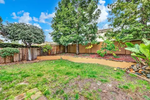 Exterior - 280 Bantry Dr, Vacaville, CA 95688 photo 17 of 26