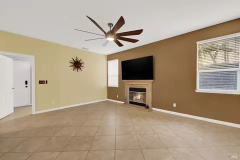 Living - 280 Bantry Dr, Vacaville, CA 95688 photo 8 of 9